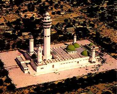 la mosquée de toubavue de la Grande Mosquée de Touba avant son agrandissement